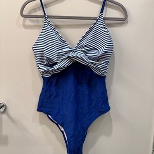 Cupshe Blue and White Striped Swimsuit - Size Medium- Excellent Condition